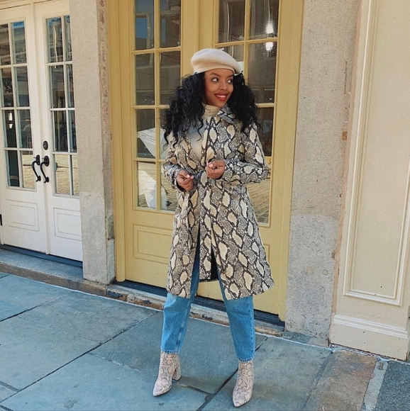 NWT Choosy Elizabeth Snakeskin Trench Coat Size Small - Picture 3 of 9